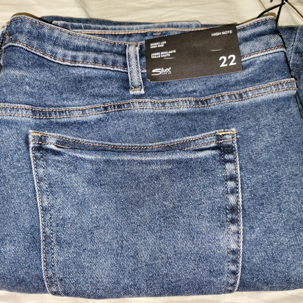 NWT Women's Silver "High Notes" Jeans 22x29